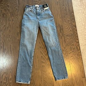 NWT Abercrombie & Fitch 90’s Straight Leg Ultra High Rise Jeans